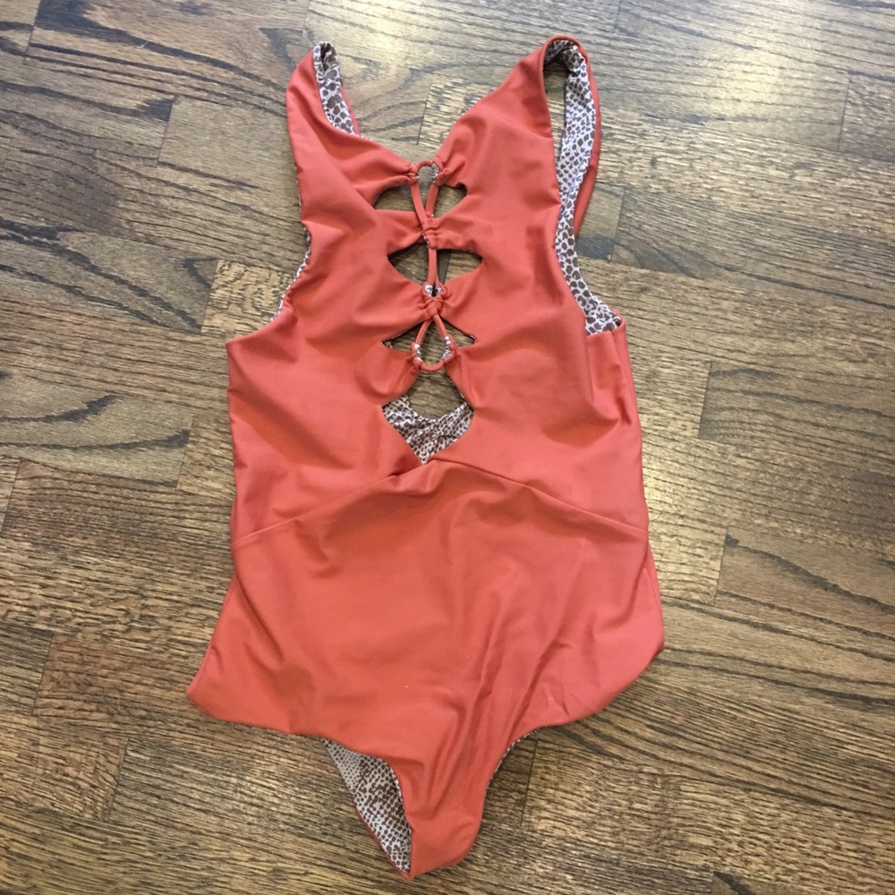 Acacia One Piece Small